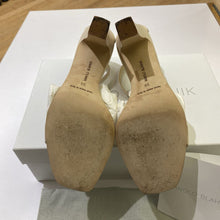 Load image into Gallery viewer, Manolo Blahnik Tessara sandals 36