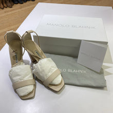Load image into Gallery viewer, Manolo Blahnik Tessara sandals 36