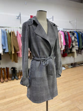 Load image into Gallery viewer, Carolina Belle light coat M