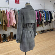Load image into Gallery viewer, Carolina Belle light coat M