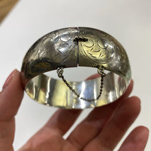 Load image into Gallery viewer, Vintage Sterling Silver bangle