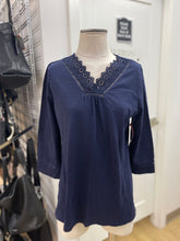 Load image into Gallery viewer, Talbots eyelet detail top M