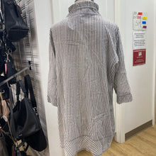 Load image into Gallery viewer, Terra tunic top L