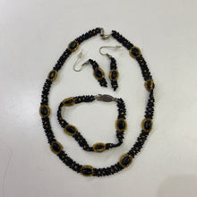 Load image into Gallery viewer, Vintage Mi'kmaq beaded set