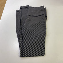 Load image into Gallery viewer, Lululemon leggings 8