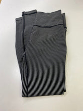 Load image into Gallery viewer, Lululemon leggings 8