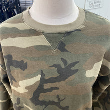 Load image into Gallery viewer, TNA camo sweatshirt S