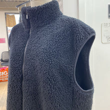 Load image into Gallery viewer, Uniqlo fuzzy vest XXL