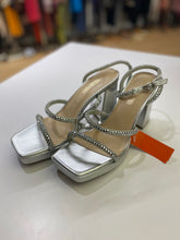 Load image into Gallery viewer, Dream Pairs blingy sandals 9 NWOT