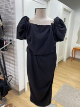 Load image into Gallery viewer, Showpo. gathered dress 16
