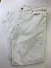 Load image into Gallery viewer, Gap Long & Lean Low Rise jeans 18