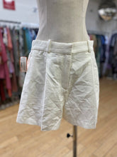 Load image into Gallery viewer, H&M linen/blend shorts NWT 10