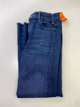 Load image into Gallery viewer, Mother The Hustler Ankle Fray jeans 26