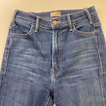 Load image into Gallery viewer, Mother The Hustler Ankle Fray jeans 26