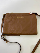Load image into Gallery viewer, Michael Kors crossbody