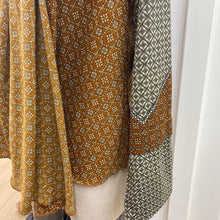 Load image into Gallery viewer, Guru open silk top L