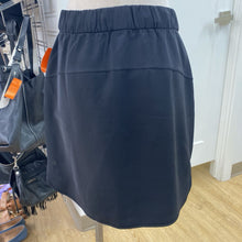 Load image into Gallery viewer, Lululemon skirt 8