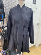 Load image into Gallery viewer, The North Face raincoat XS