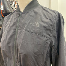 Load image into Gallery viewer, The North Face raincoat XS