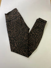 Load image into Gallery viewer, Lululemon leggings 6