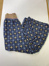 Load image into Gallery viewer, Aventura pull on flowy pants XS