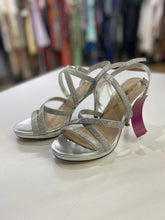 Load image into Gallery viewer, Unisa sandals 37
