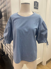 Load image into Gallery viewer, Gap puff sleeve t-shirt M