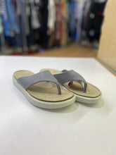 Load image into Gallery viewer, Ecco thong sandals 38
