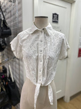 Load image into Gallery viewer, Guess eyelet top XS