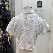 Load image into Gallery viewer, Guess eyelet top XS