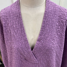 Load image into Gallery viewer, Lululemon crinkled sweater 12