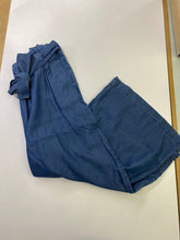 Load image into Gallery viewer, Liquid X chambray capri M