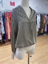 Load image into Gallery viewer, Melanie Lyne satin top M