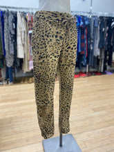 Load image into Gallery viewer, Pull on leopard print pants