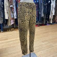 Load image into Gallery viewer, Pull on leopard print pants