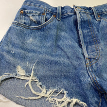 Load image into Gallery viewer, Levis denim shorts 30