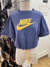 Load image into Gallery viewer, Nike cropped top L