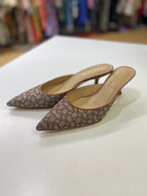 Load image into Gallery viewer, Coach Sandals 7.5