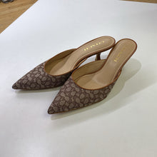 Load image into Gallery viewer, Coach Sandals 7.5
