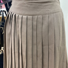Load image into Gallery viewer, Harry Rosen vintage pleated wool skirt 6