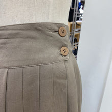 Load image into Gallery viewer, Harry Rosen vintage pleated wool skirt 6