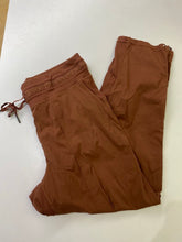 Load image into Gallery viewer, Lululemon pull on pants 6
