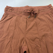 Load image into Gallery viewer, Lululemon pull on pants 6