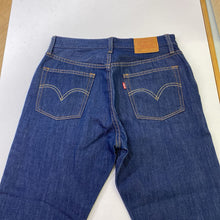 Load image into Gallery viewer, Levis 501 button fly jeans 28