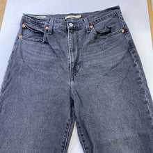 Load image into Gallery viewer, Levis ribcage bell jeans 31