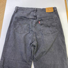 Load image into Gallery viewer, Levis ribcage bell jeans 31