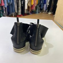 Load image into Gallery viewer, Eileen Fisher sandals 7