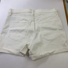 Load image into Gallery viewer, Gap shorts 32 NWT
