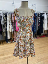Load image into Gallery viewer, Heartloom dress M