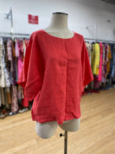 Load image into Gallery viewer, Cut Loose linen top M